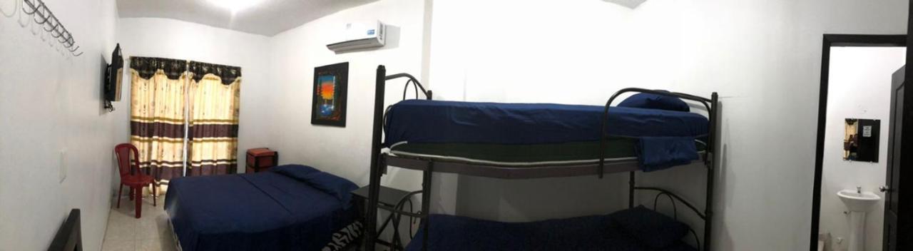 Hostal Playa Imperial Манта Екстер'єр фото